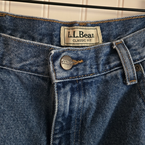 L.L Bean Men's Classic Fit 100% Cotton Blue Jeans - Picture 4 of 9